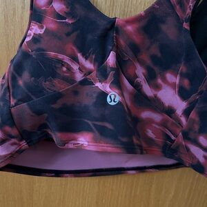 Lululemon top, beautiful pattern and colors. Great condition